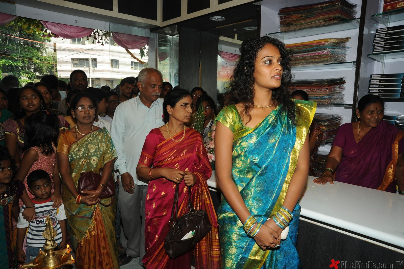 Sonia Deepti inaugurates silk showroom - Pictures | Picture 96901